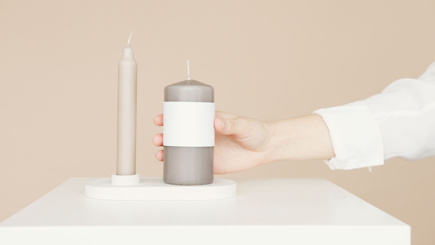 A plain candle gift
